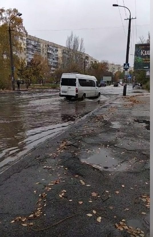 В Днепре из-за ливня перекрыто движение на пр. Героев. Новости Днепра