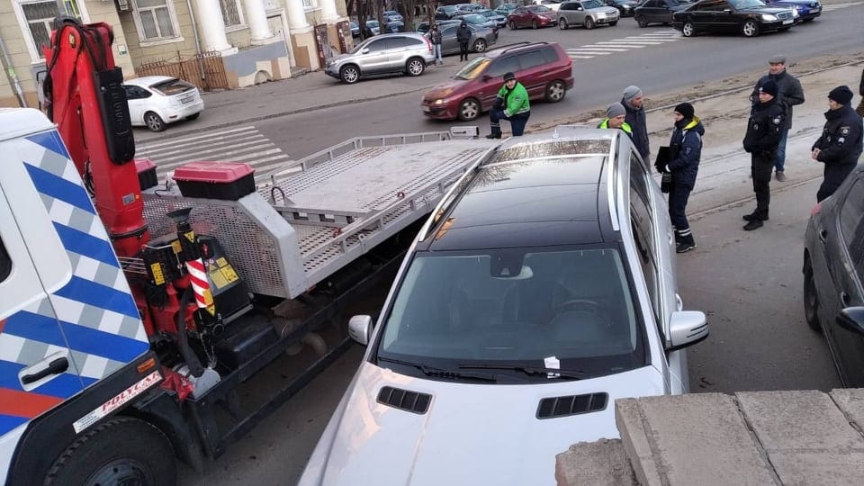 в Днепре на целый час с 14:42 до 15:42 было приостановлено движение трамвайных маршрутов №5, 7, 12 на ул. Святослава Храброго