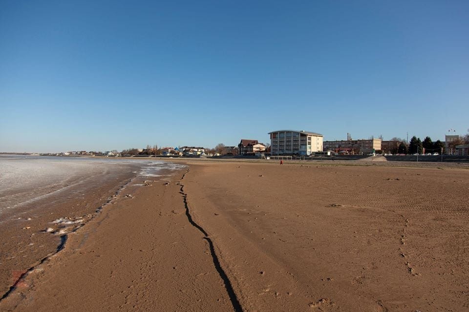 Азовское море «сбежало» из России: местные жители в ужасе (Фото). Новости Днепра