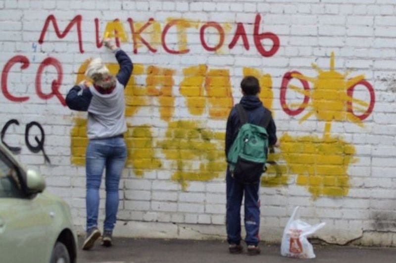 В Днепре мужчина прямо на улице склонял детей к употреблению наркотиков. Новости Днепра