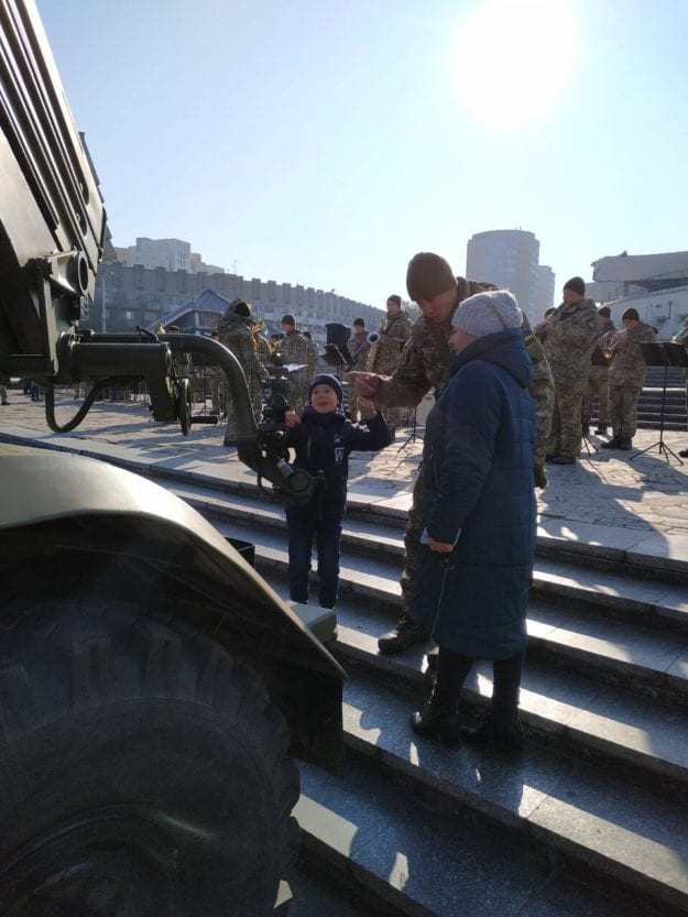 В центре Днепра стоит артиллерия и военная техника: что происходит. Новости Днепра