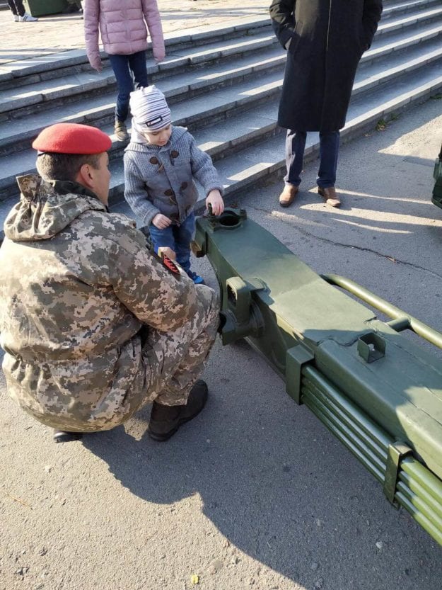 В центре Днепра стоит артиллерия и военная техника: что происходит. Новости Днепра