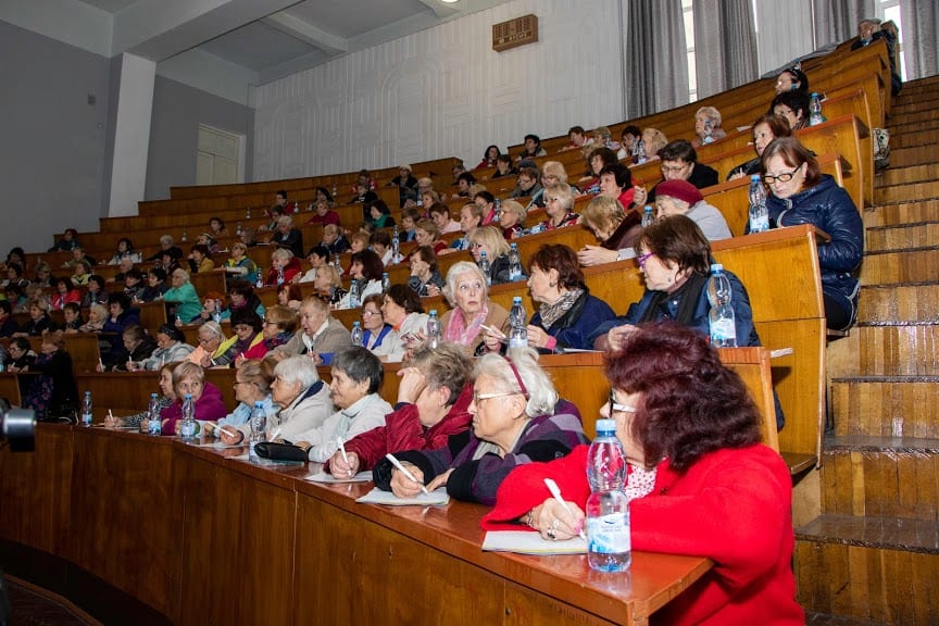 У Дніпрі слухачі Університету третього віку приєдналися до написання Всеукраїнського радіодиктанту. Новини Дніпра