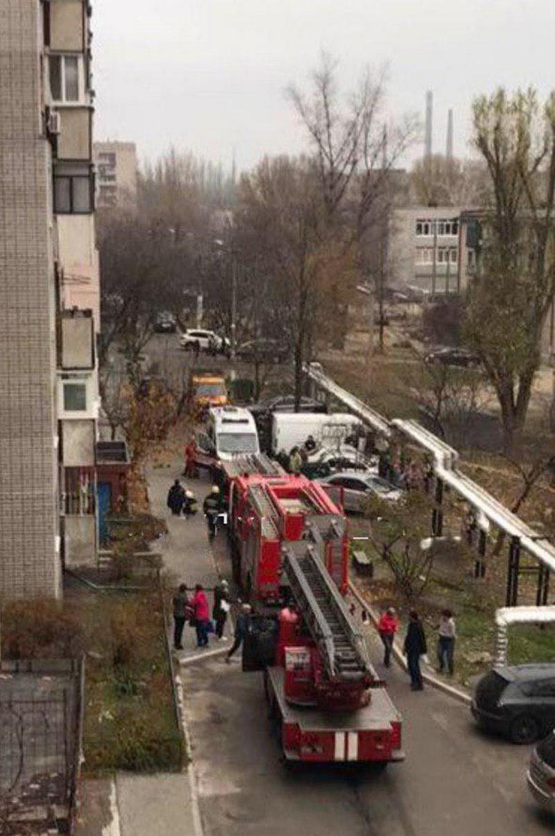 Толпа народу под окнами, пожарные и скорые: в Днепр пожар на ж/м Солнечный. Новости Днепра