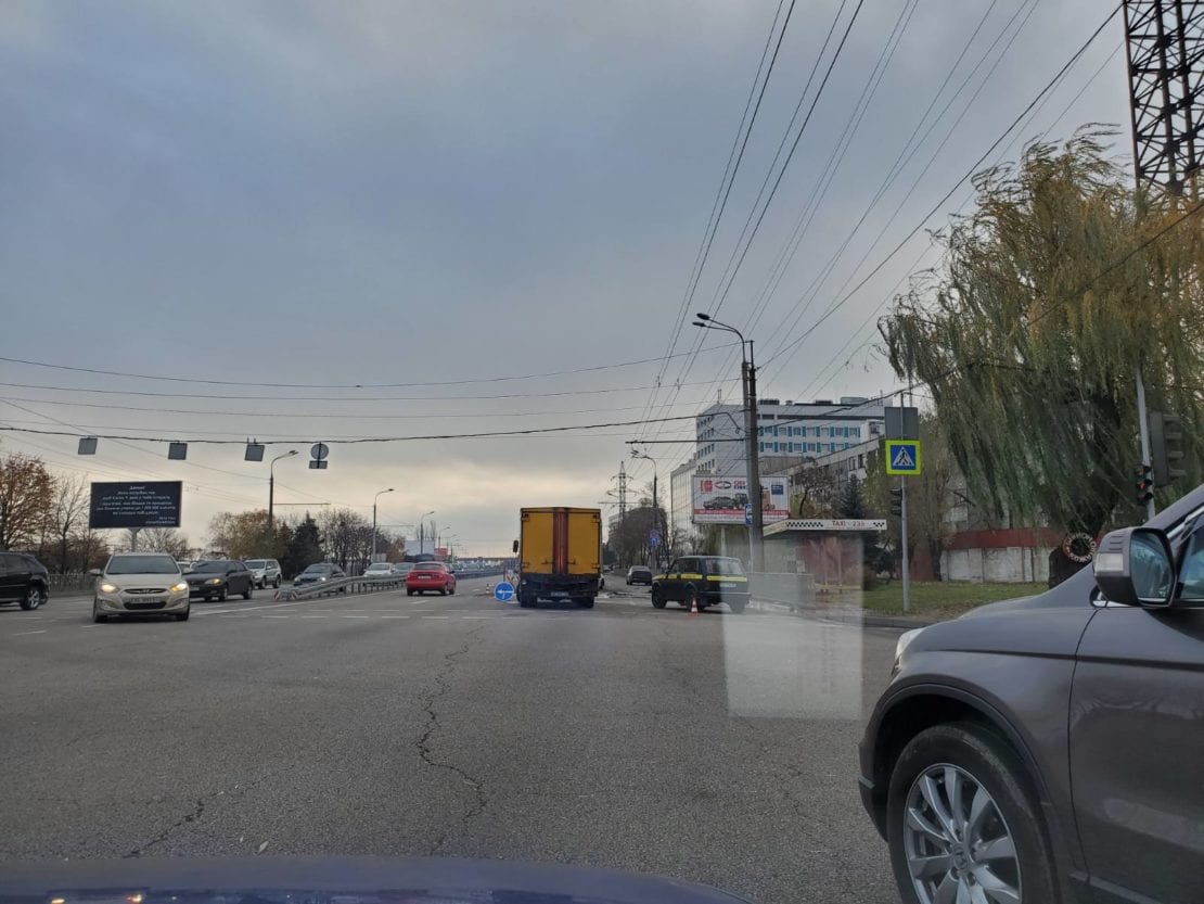 Потоп в Днепре на Набережной Заводской: пробка от Кайдакского моста (Фото). Новости Днепра