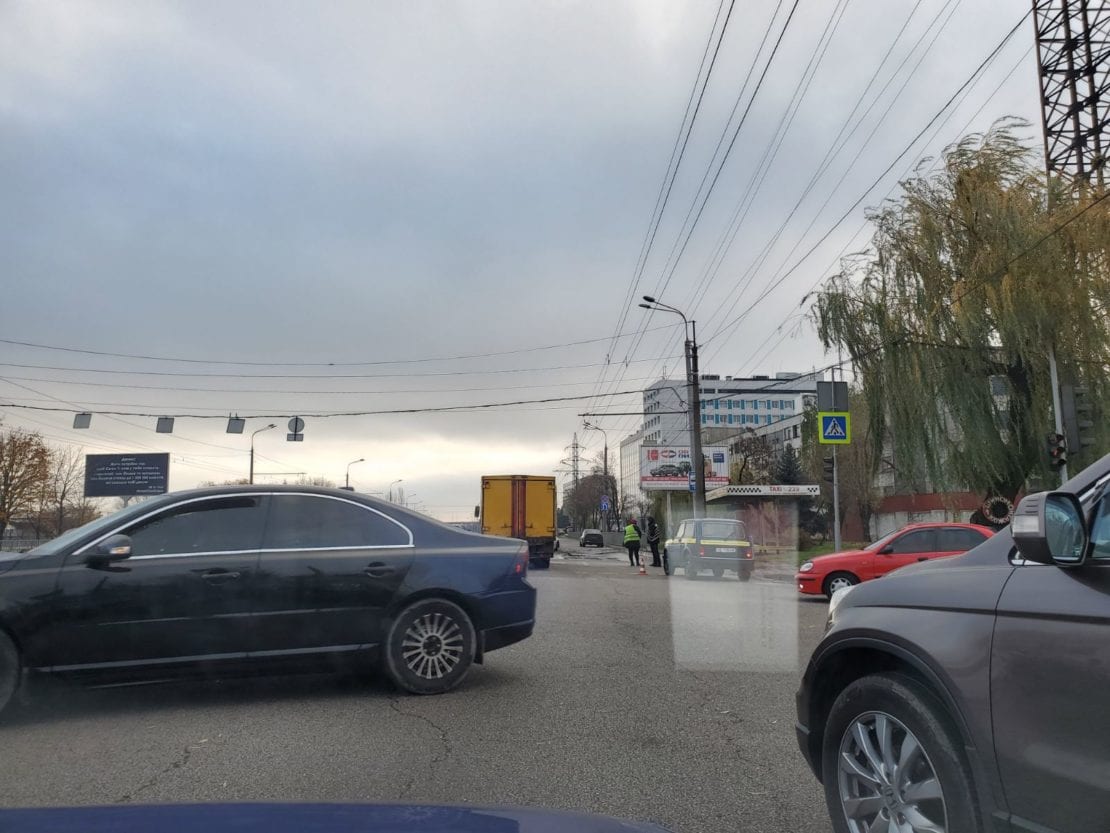 Потоп в Днепре на Набережной Заводской: пробка от Кайдакского моста (Фото). Новости Днепра