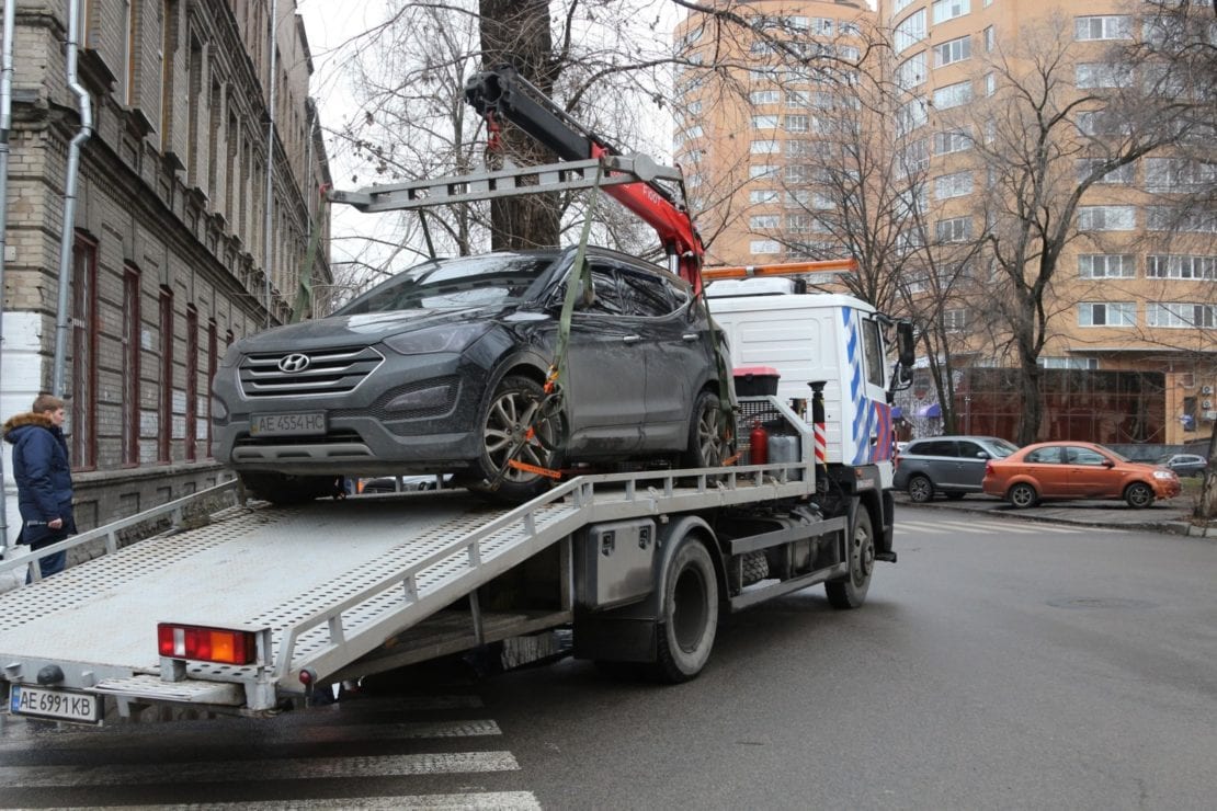 Понад 2000 автомобілів побували на штрафмайданчику Дніпра за порушення правил паркування. Новости Днепра