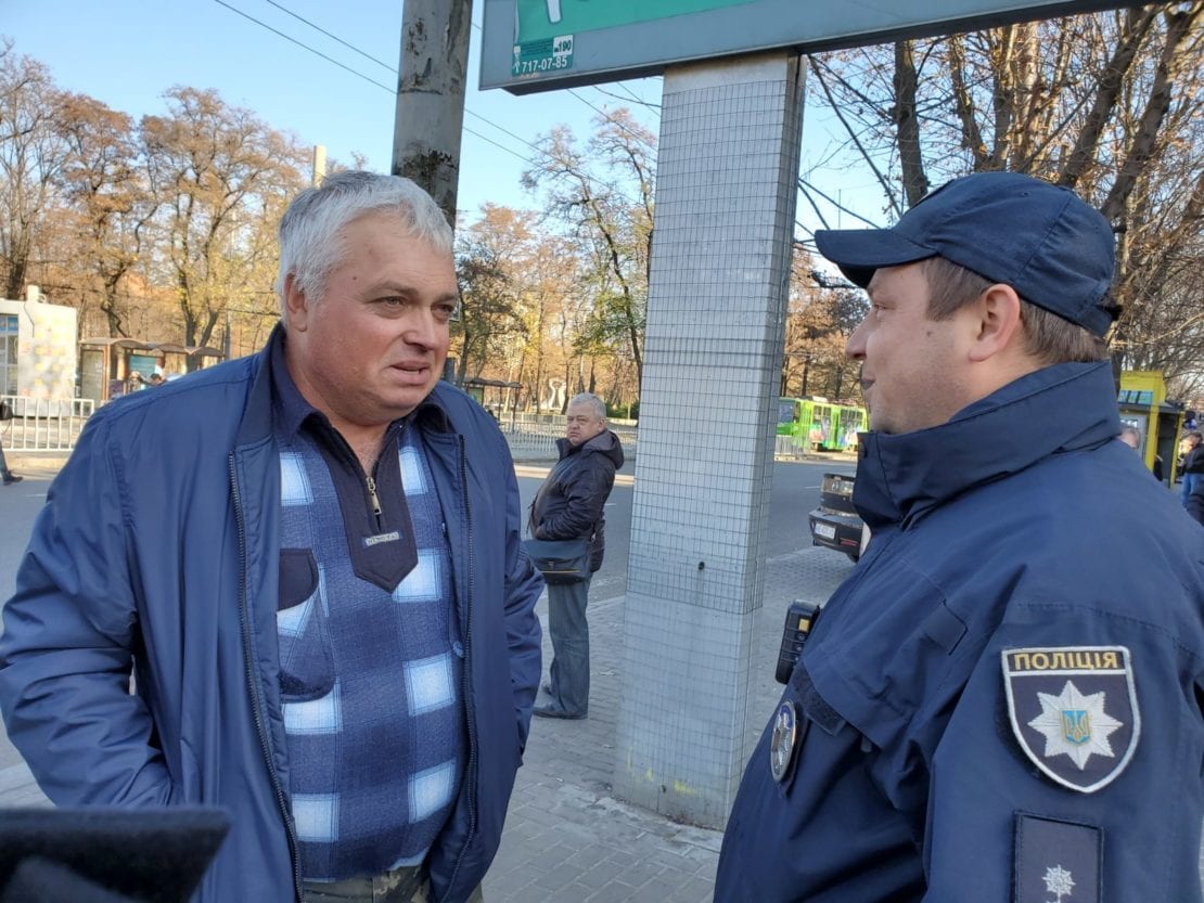 В Днепре пешеходы массово лезут под колеса (Фото). Новости Днепра