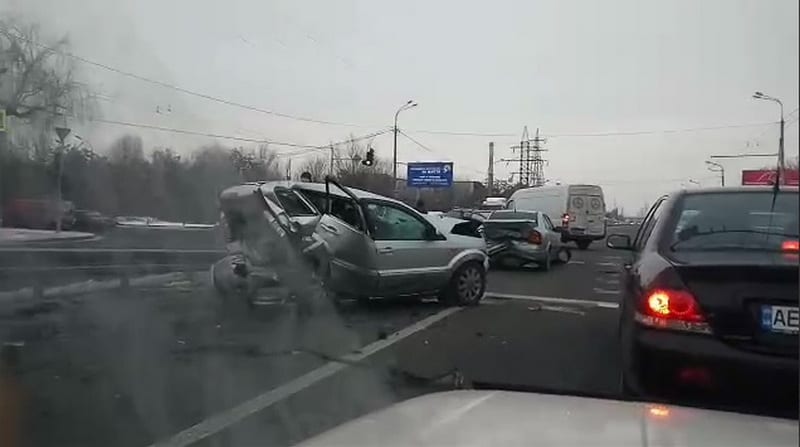 ДТП Днепр: массовая авария на Набережной Заводской