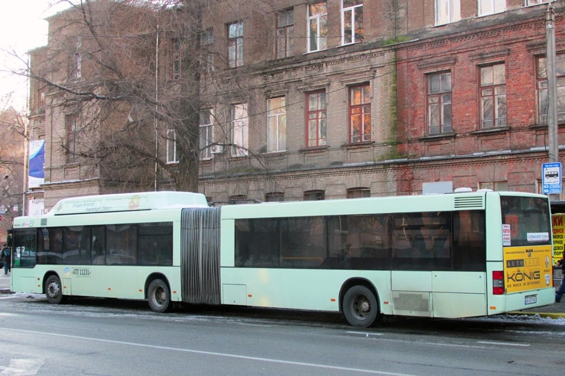 В Днепре на маршруты выходит все больше автобусов-гармошек (Фото)