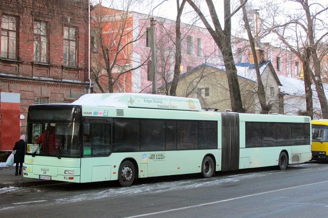 В Днепре на маршруты выходит все больше автобусов-гармошек (Фото)