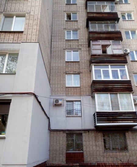 В Днепре из собственной квартиры выпала женщина. Новости Днепра