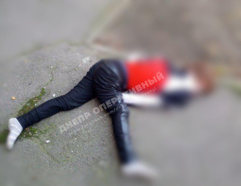 В Днепре из собственной квартиры выпала женщина. Новости Днепра
