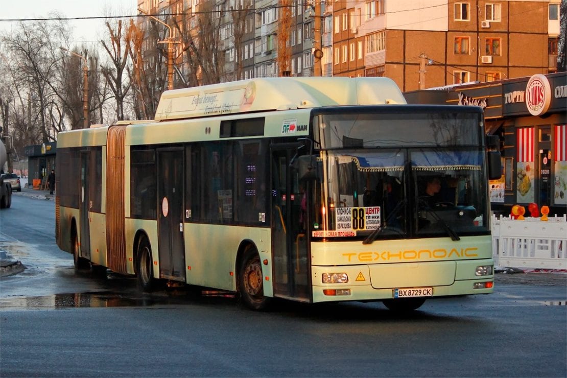 В Днепре на маршруты выходит все больше автобусов-гармошек (Фото)