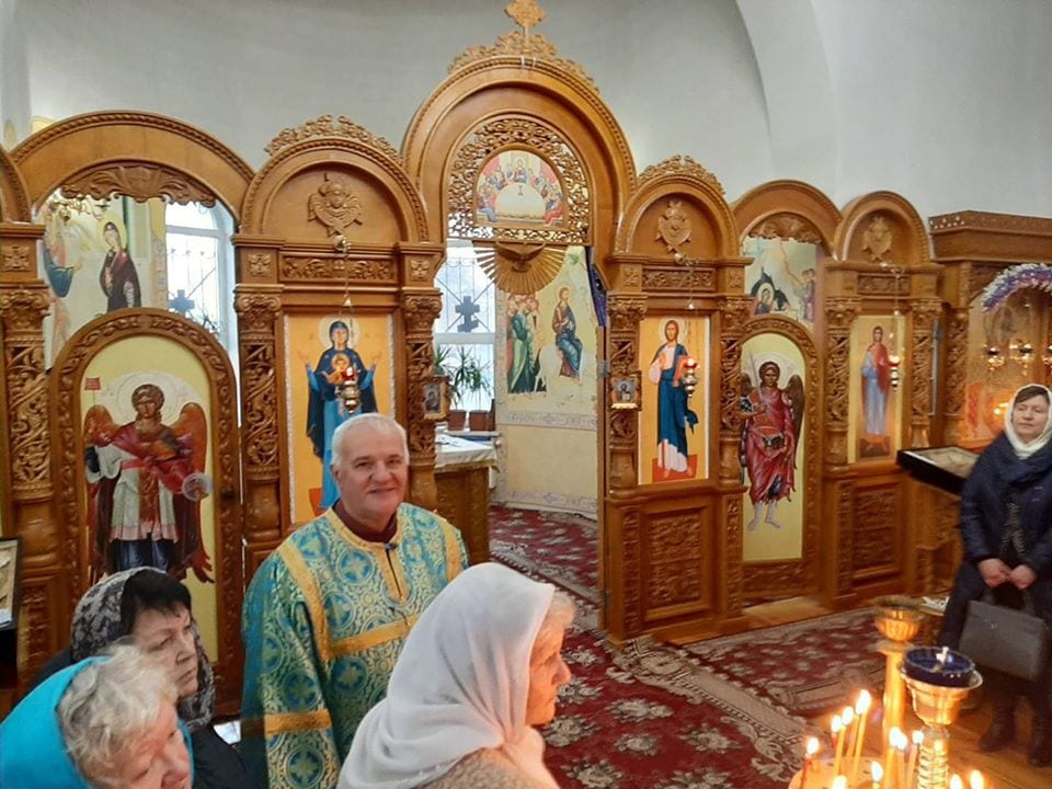 В Днепре выстроилась огромная очередь в церковь. Новости Днепра