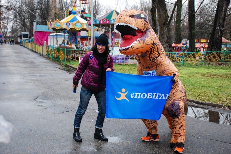 В Днепре по парку Глобы бегали динозавры. Новости Днепра