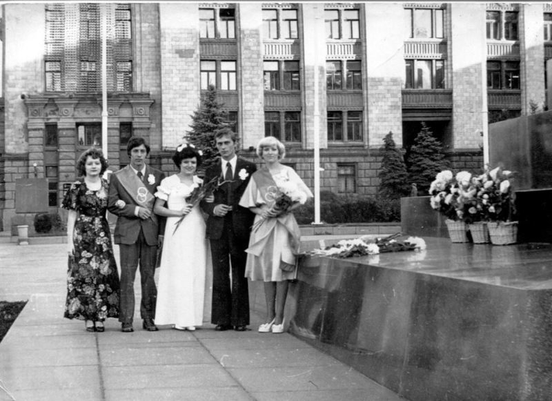 История в фотографиях: как в Днепре праздновали свадьбы