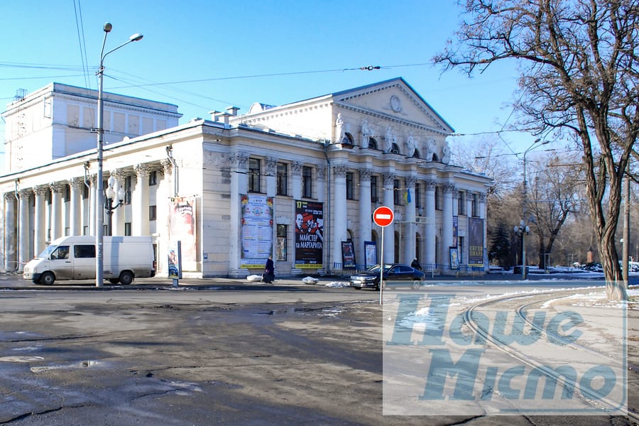 Новогодние елки и спектакли в театрах Днепра. Новости Днепра