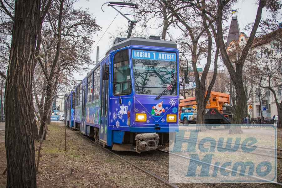 В Днепре в 1-м трамвае "заяц" избил контролера. Новости Днепра