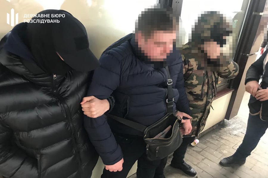 В Днепропетровской области полицейский попался на огромной взятке 