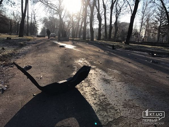 В Кривом Роге "гелик" врезался в столб (Фото). Новости Днепра