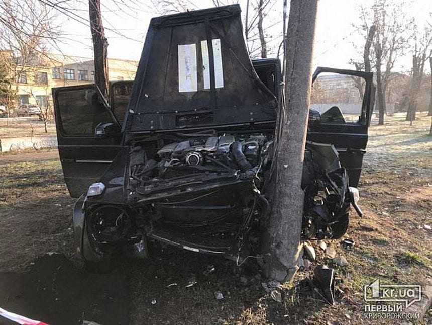 В Кривом Роге "гелик" врезался в столб (Фото). Новости Днепра