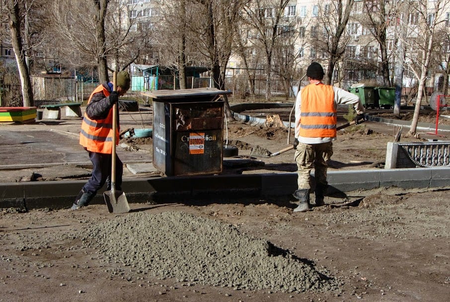 У Дніпрі продовжуються ремонти внутрішньоквартальних доріг