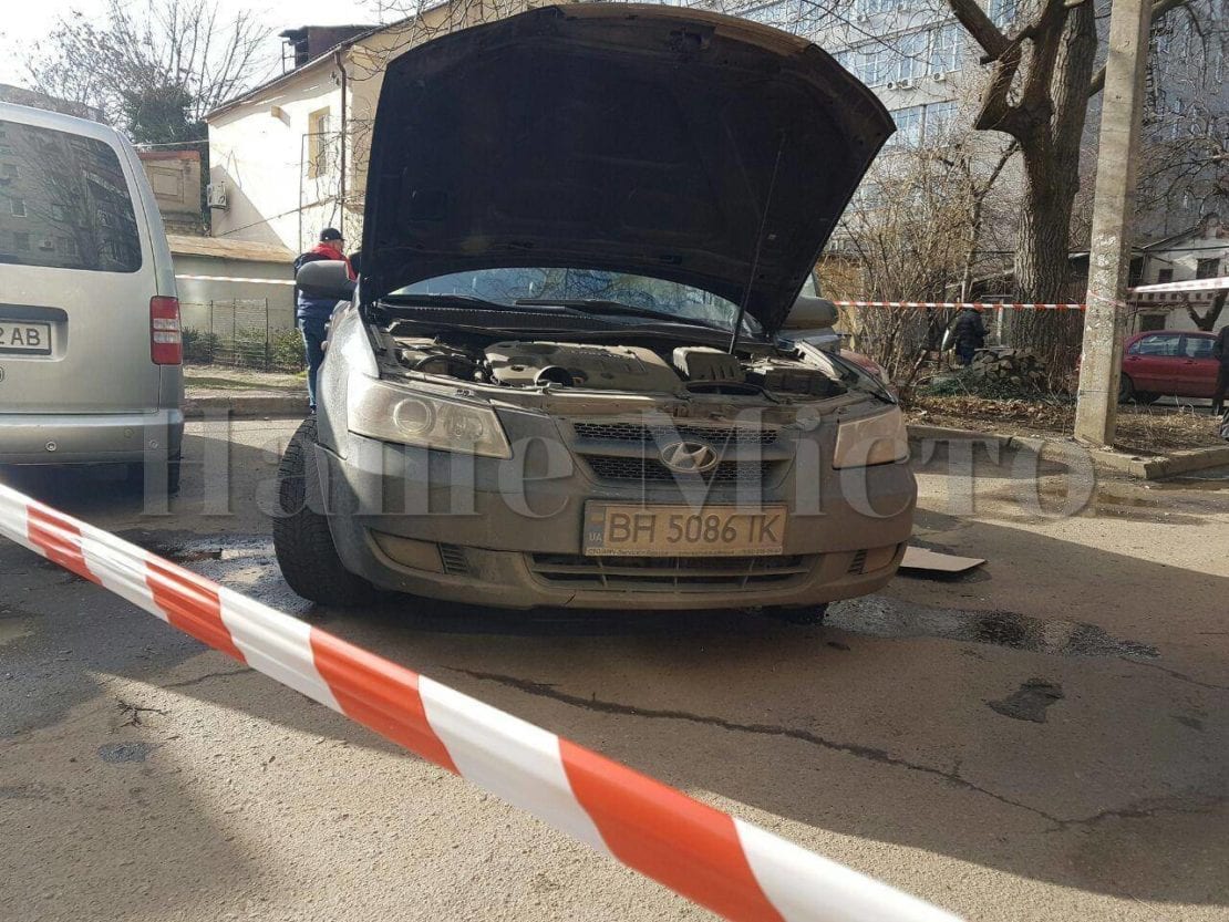 В Днепре прямо во дворе жилого дома взорвалось авто
