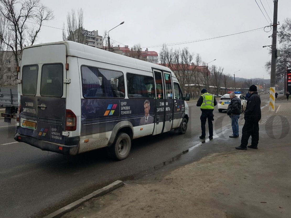 ДТП Днепр: из маршрутки во время аварии выпала пассажирка