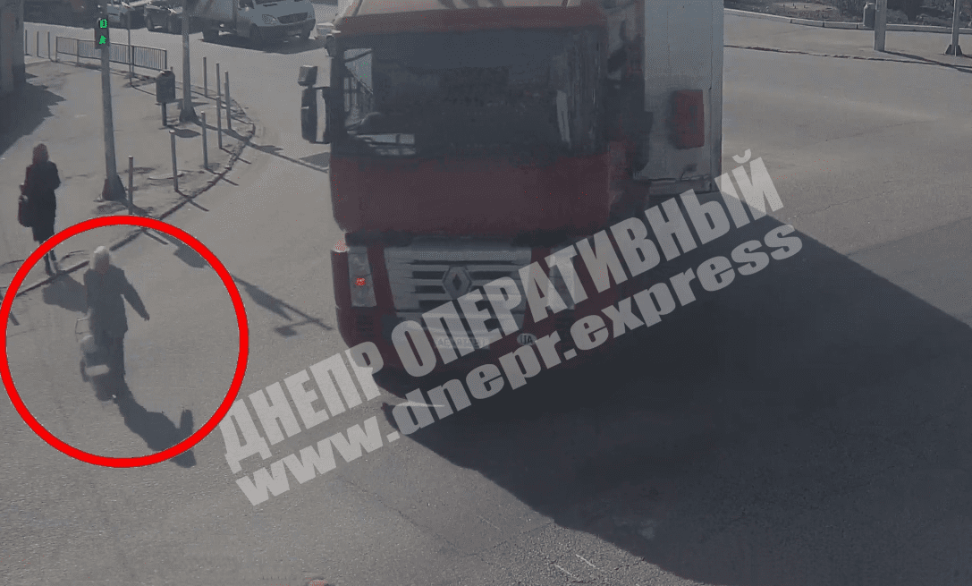 Происшествие Днепр: фура переехала бабушку
