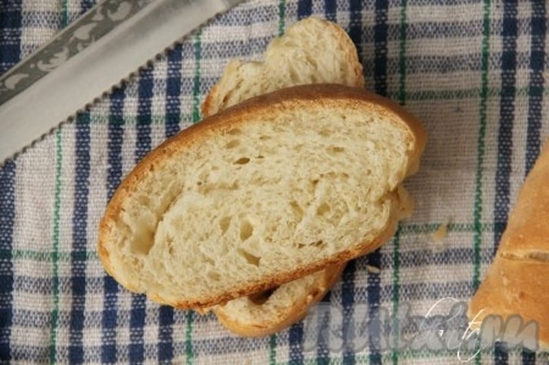 Простой рецепт домашнего хлеба: вкусно и дешево (Фото)