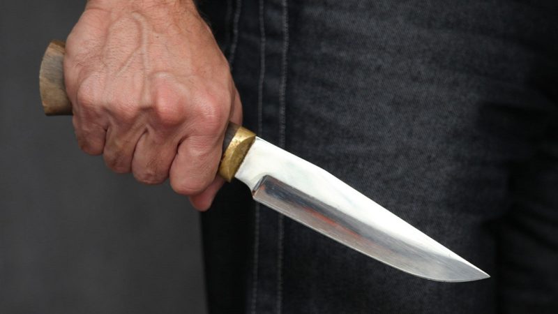 В Днепре трое молодых людей зверски избили мужчину
