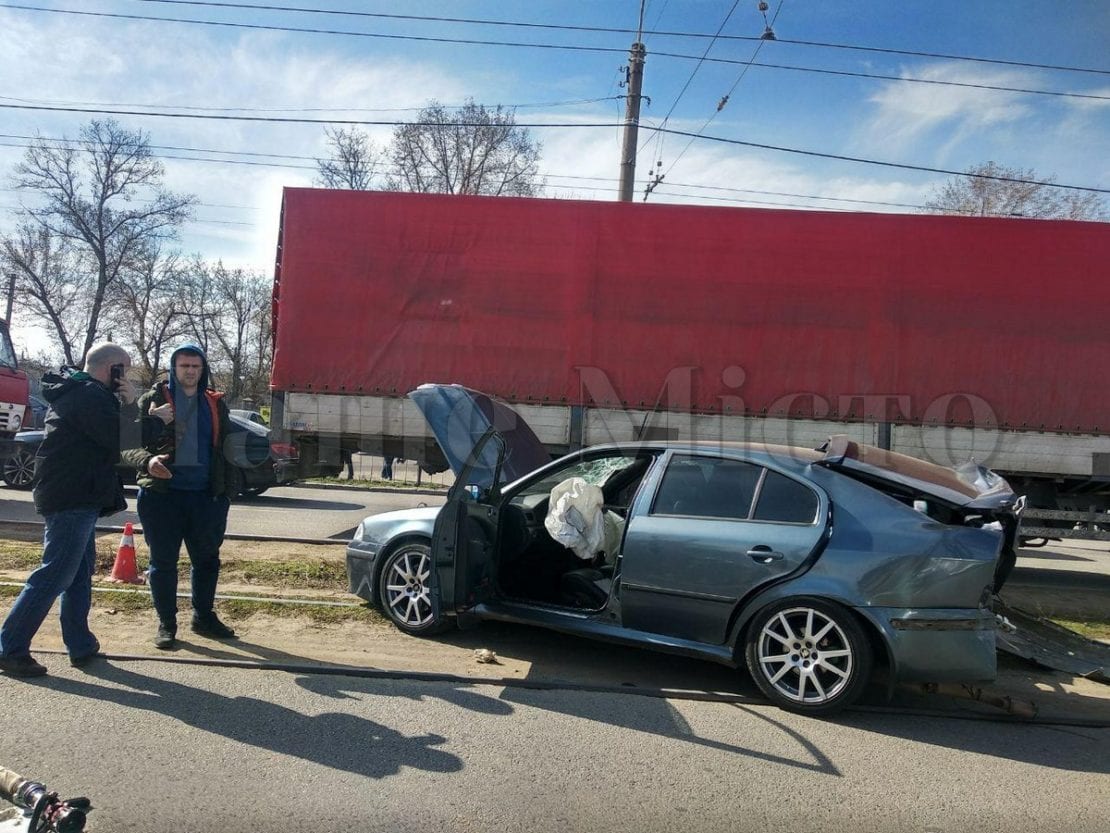 ДТП Днепр: четыре авто разбросало в разные стороны