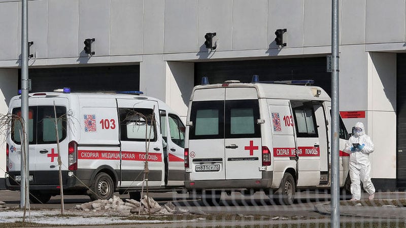 Коронавирус в России: Москву закрывают, вводят спецпропуска