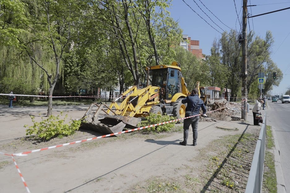 В Днепре на Подстанции устанавливают огромный остановочный комплекс