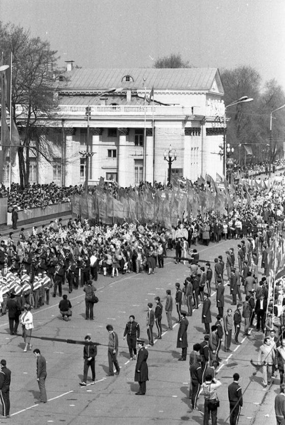 Как праздновали 1 мая в Днепре в 90-х: история любимого города