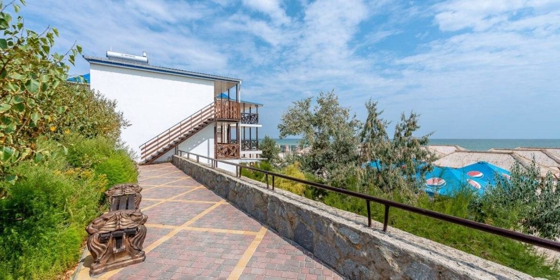 Когда и как заработают отели в Кирилловке и на Арабатской стрелке