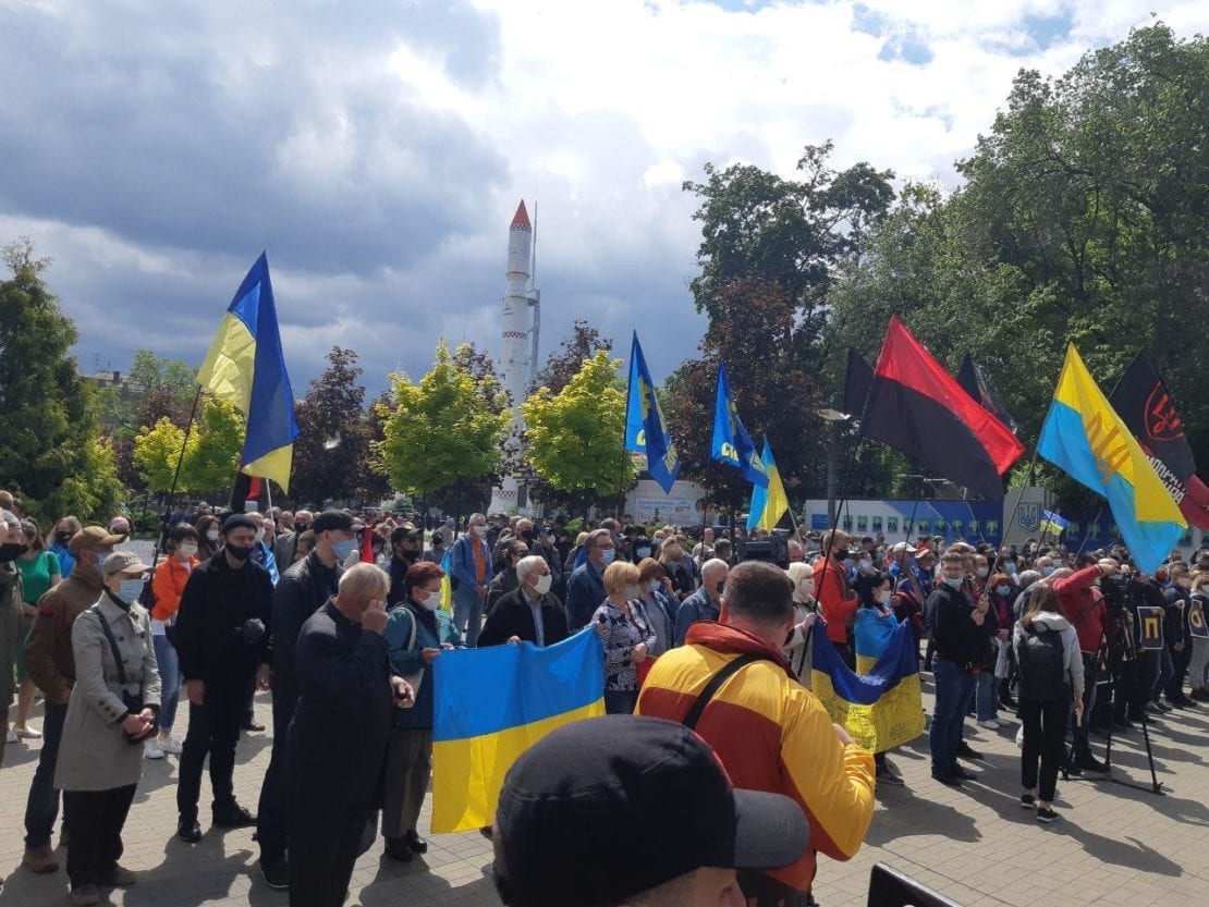 В центре Днепра поднимут самый высокий красно-черный флаг в городе (видео)