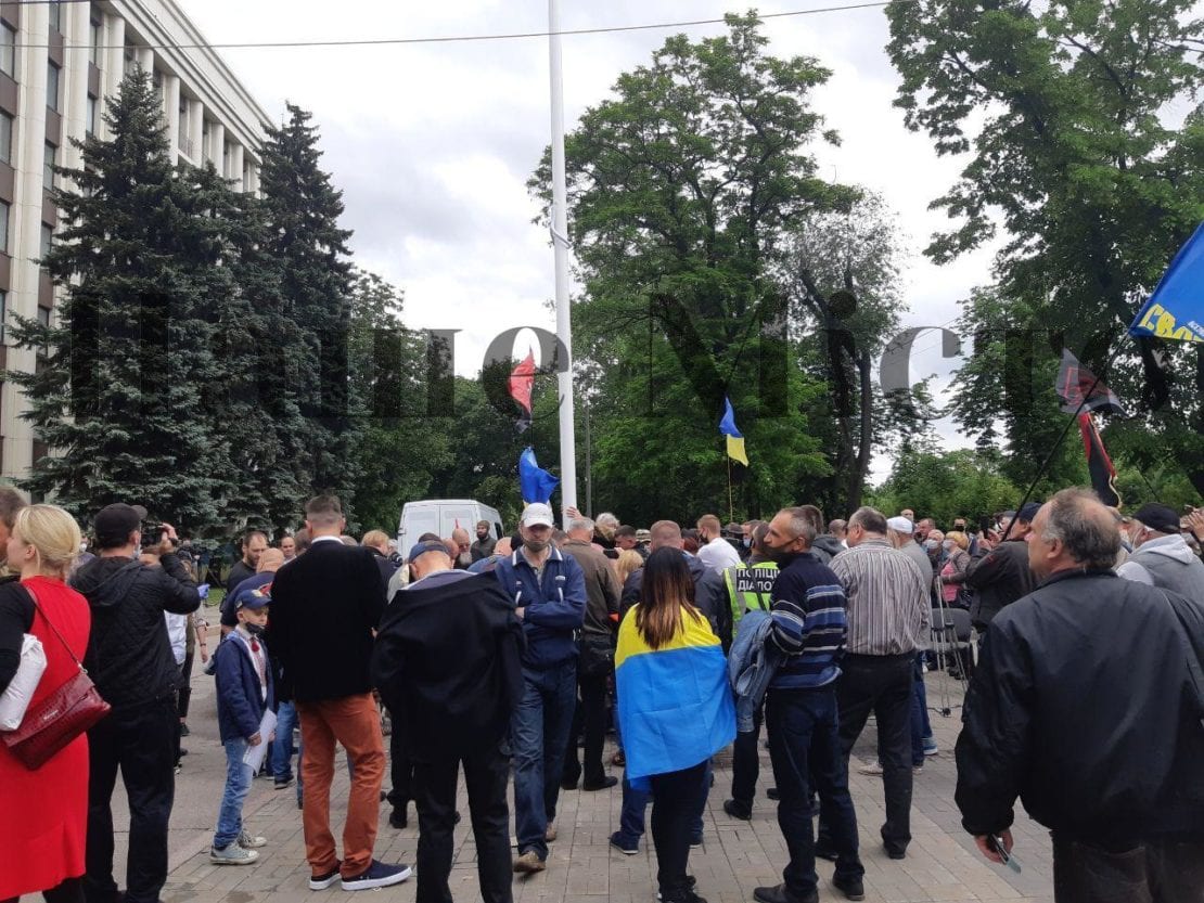 В Днепре масштабный митинг возле ОГА (Фото, видео)