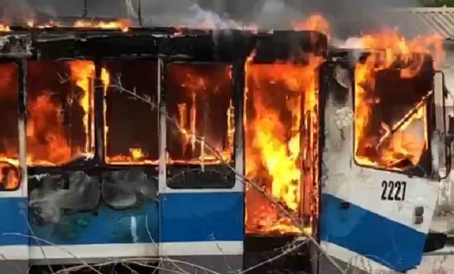 В Днепре сгорел трамвай (Видео). Новости Днепра