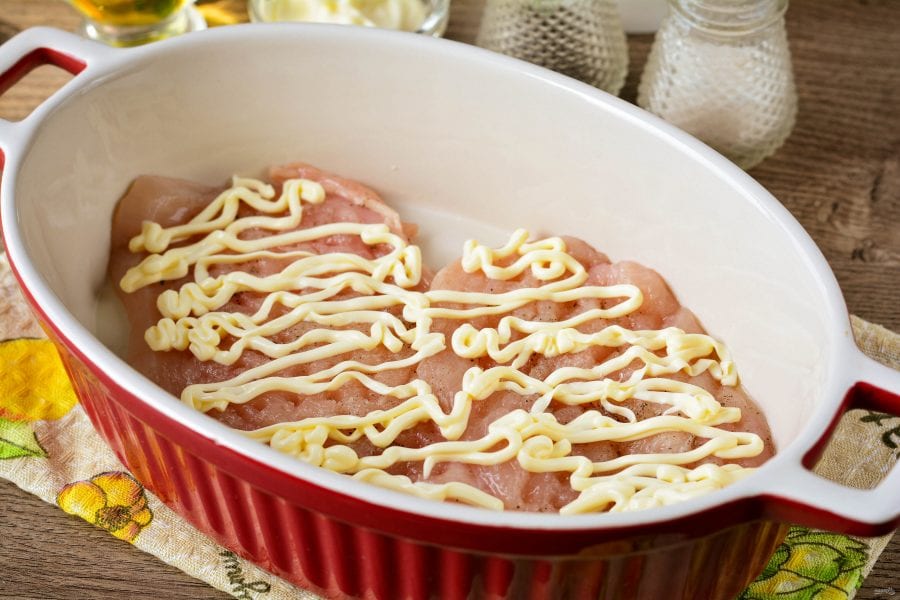 Курица с ананасами: рецепт пикантного блюда по-гавайски (Фото)