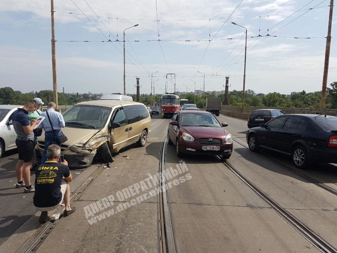 ДТП Днепр: серьезная авария и огромная пробка