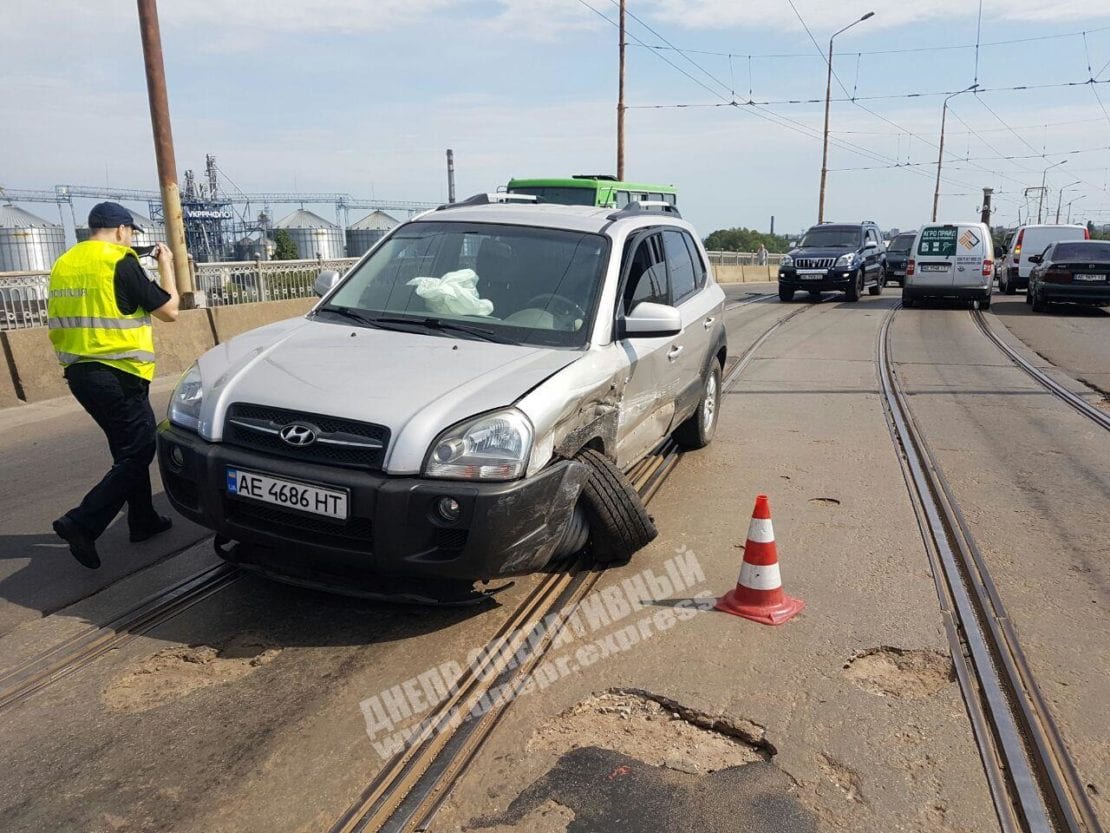 ДТП Днепр: серьезная авария и огромная пробка