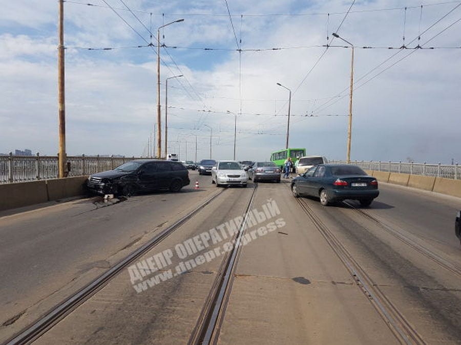 ДТП Днепр: серьезная авария и огромная пробка