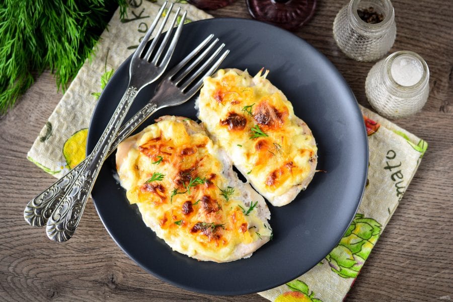 Курица с ананасами: рецепт пикантного блюда по-гавайски (Фото)