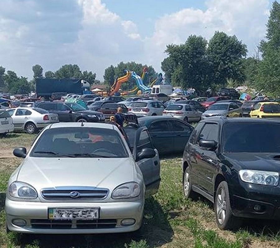 Голубые озера оккупировали отдыхающие (Фото, видео)