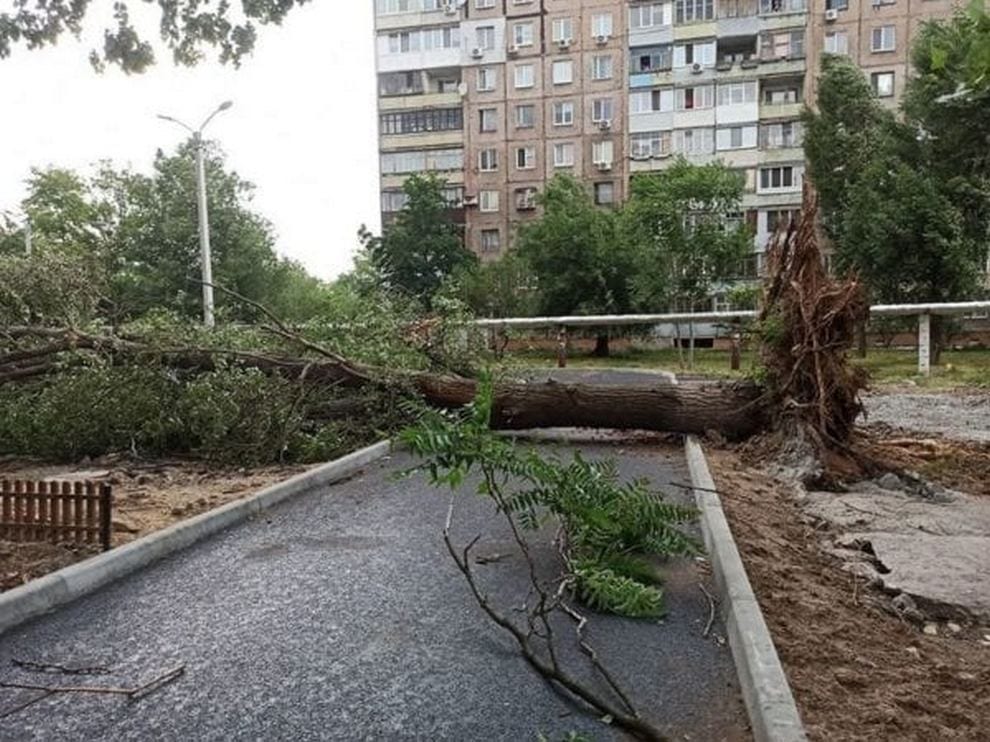 Под Днепром из-за непогоды пострадали 4 человека. Новости Днепра