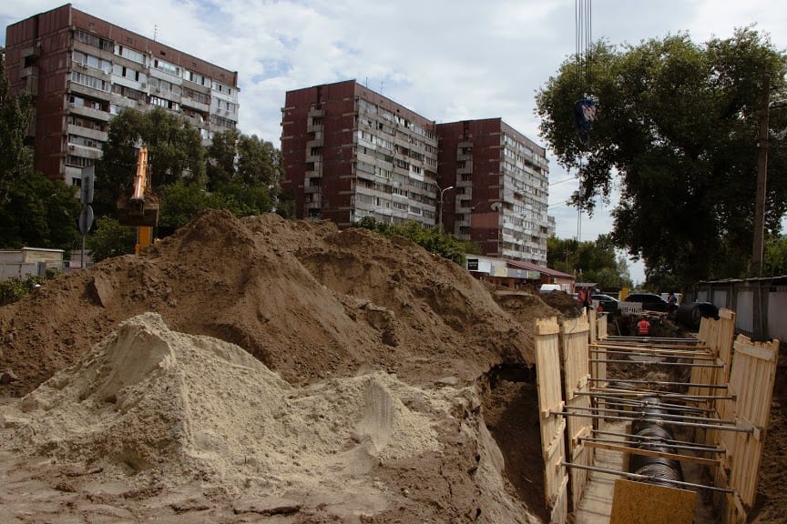 У Дніпрі реконструюють мережу дощової каналізації на житловому масиві Лівобережний-2