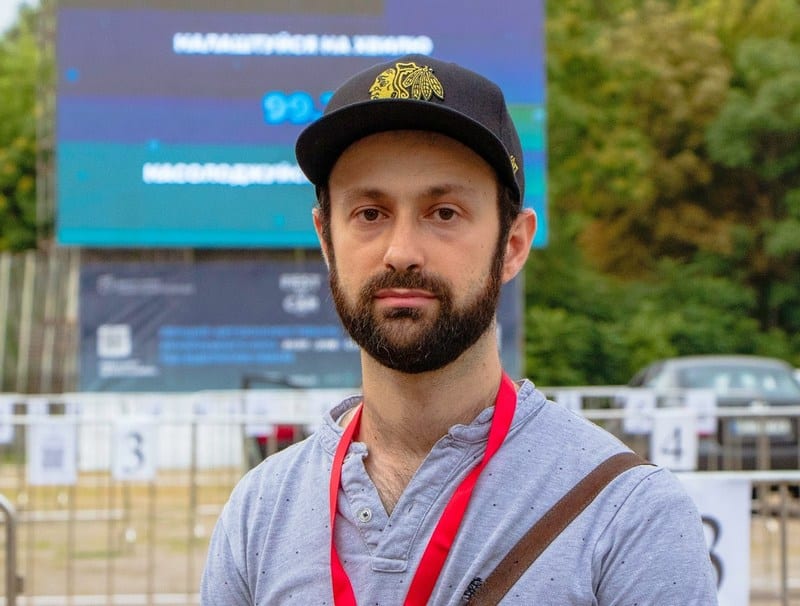 У Дніпрі розпочався перший автокінофестиваль українського кіно «FESTinCAR2020»