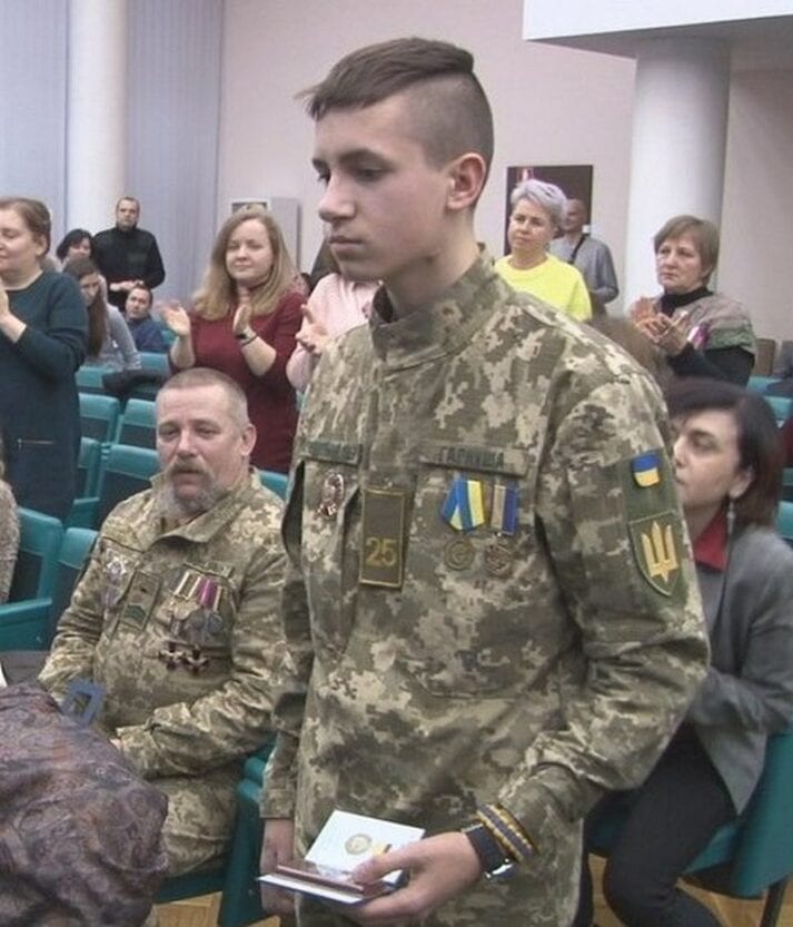 17-летний герой с Днепропетровщины получил орден "За мужество"